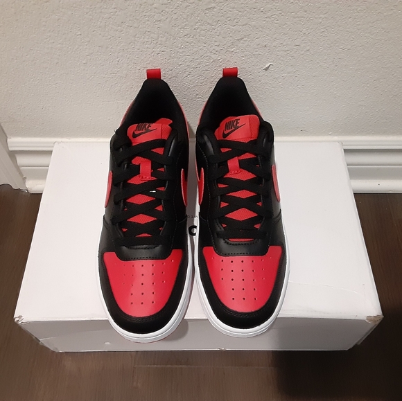 Nike - Picture 2 of 5